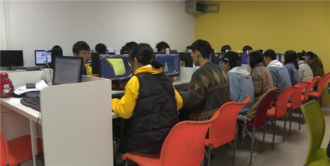 重慶足下軟件學院成功承辦“巴渝工匠”杯首屆重慶市互聯網信息技術職業技能競賽，為重慶軟件開發人才搭建高水準競技舞臺